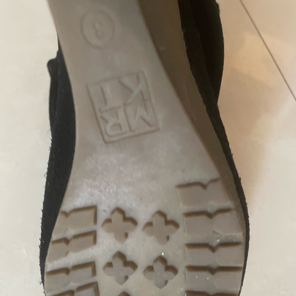 Black almost new boots - Picture 2 of 2